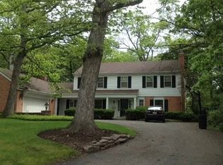 813 Cherokee Rd, Lake Forest, IL 60045