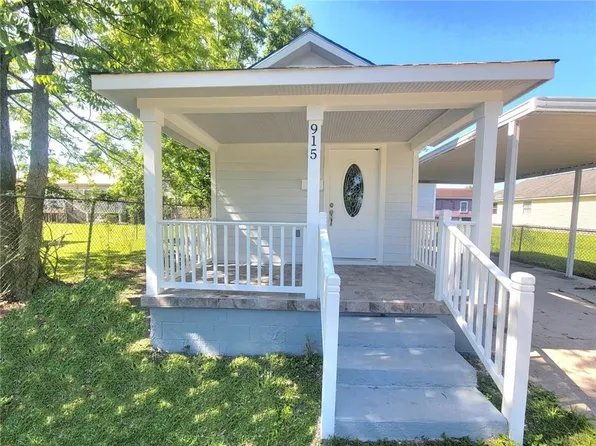 915 Van Trump St, Gretna, LA 70053