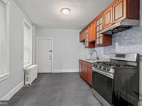 5th image of 3553 Emerald St