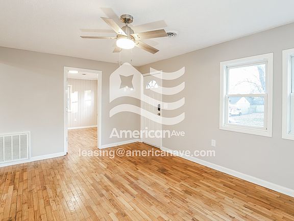 1056941_003_wm_-_living_room_13439953.jpg