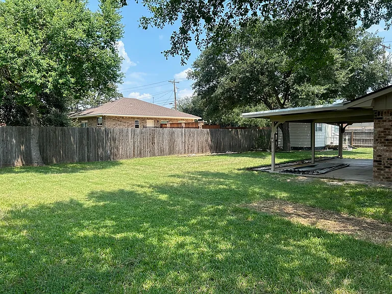 1583 E Industry St — Photo 6