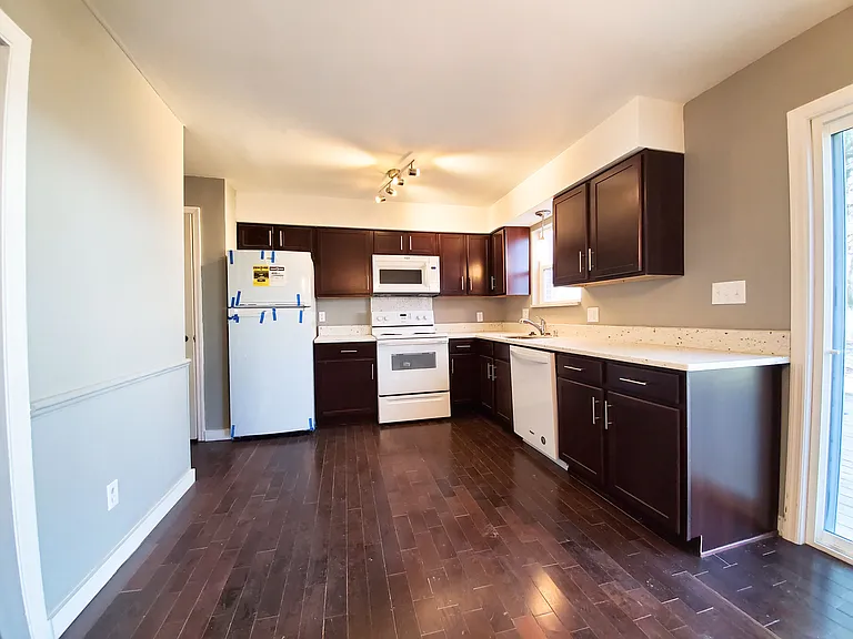 650 Village Place South Dr — Photo 2
