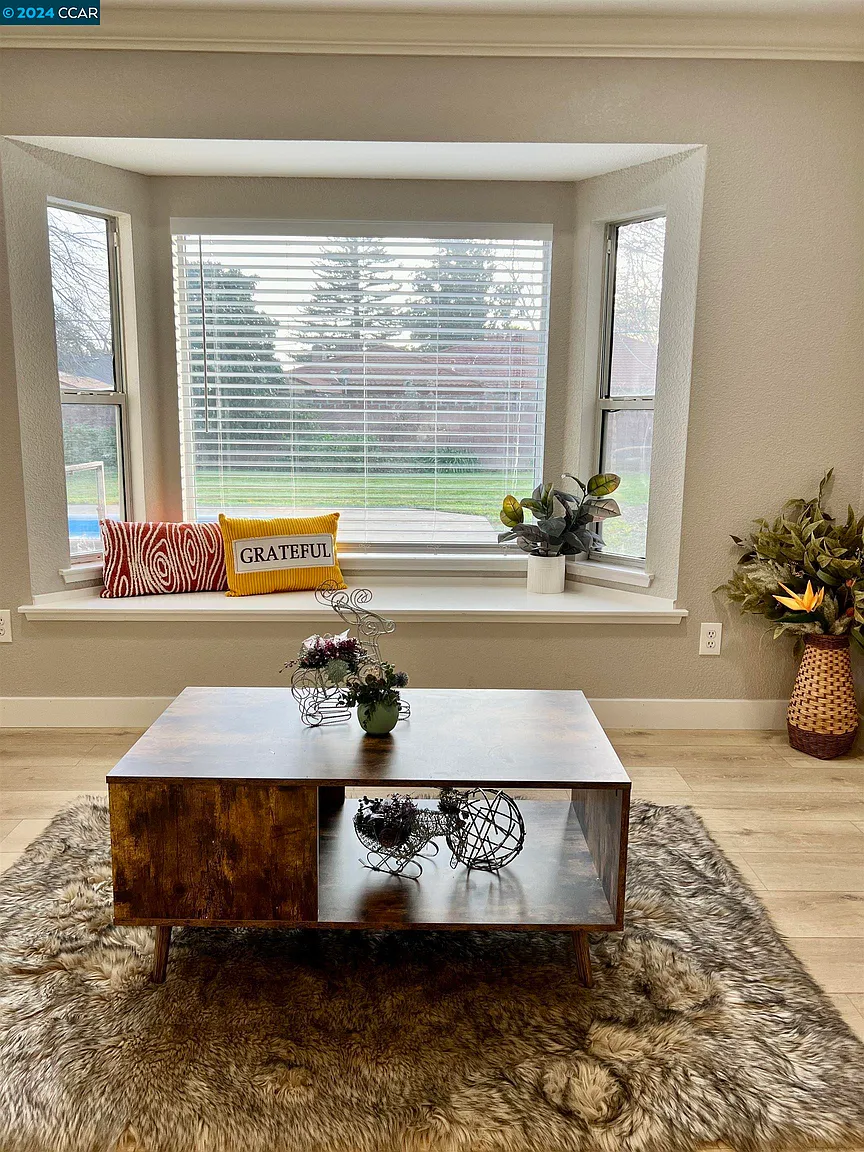 7358 Center Pkwy photo 1