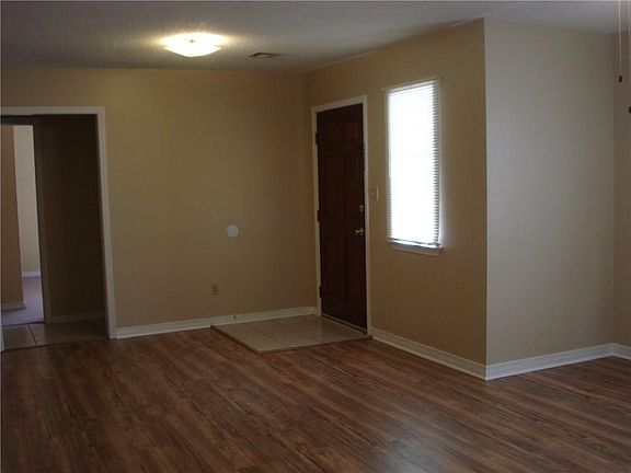 3rd image of 193 Hickory St
