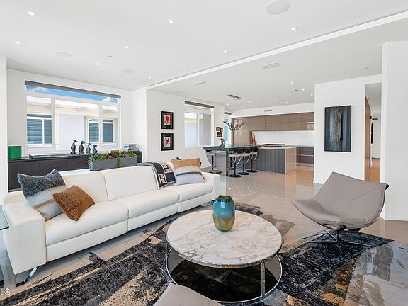 3rd image of 3801 N GOLDWATER Boulevard #402