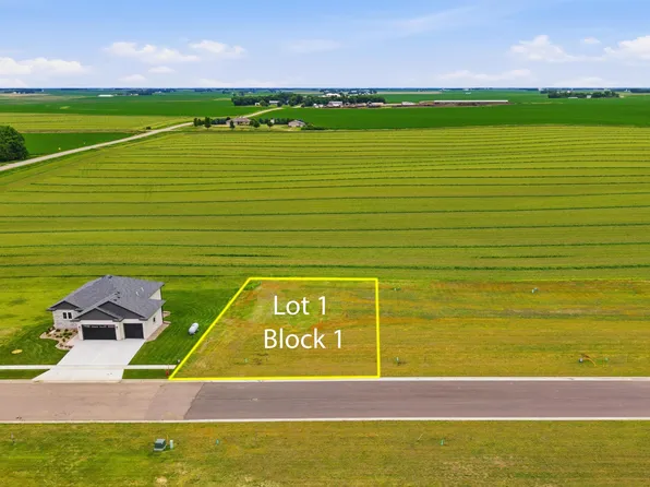 1405 Castle St, Larchwood, IA 51241