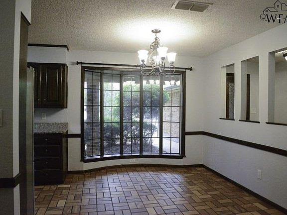 5th image of 10 Brenna Dr