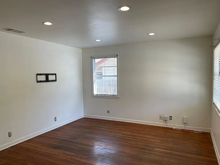 5409 Sunshine Dr — Photo 6