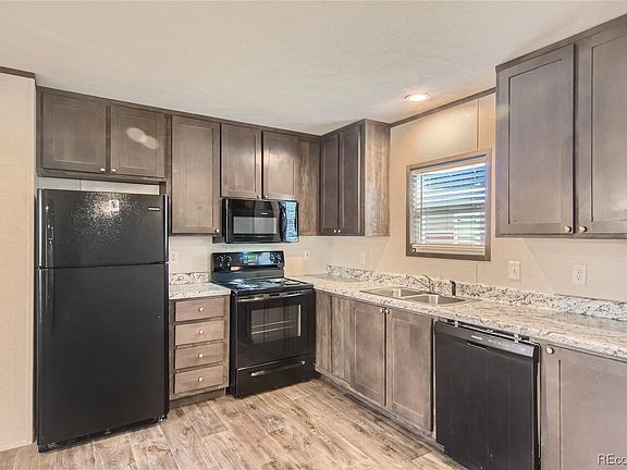 2nd image of 400 Willow Bend