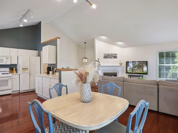 917 Parkside Blvd, Hopkins, MN 55343