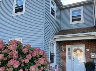 12 Bunker Hill Ct, Easton, PA 18040