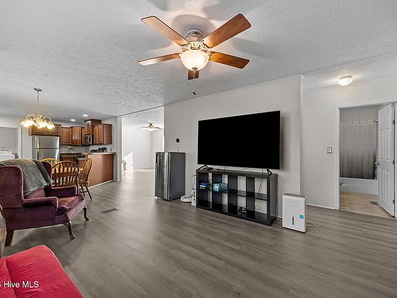 3rd image of 4359 4th Street SE