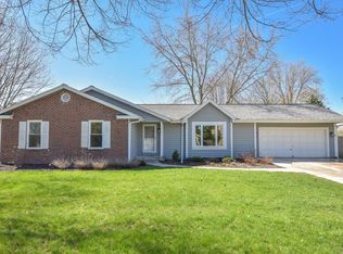 101 Friendship Ln, Saukville, WI 53080