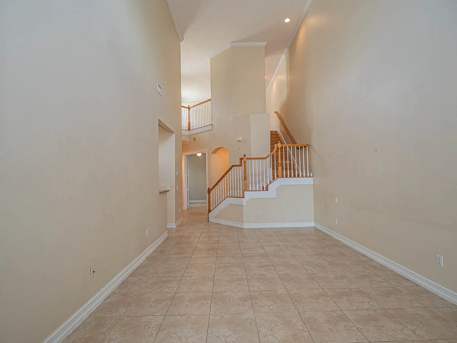 2 bed, 1921 sqft, $2,700 — Photo 2