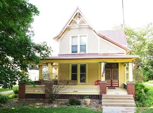 510 E Howard St, Manchester, IA 52057