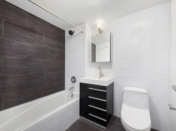 93 Waverly Avenue image 4 of 9