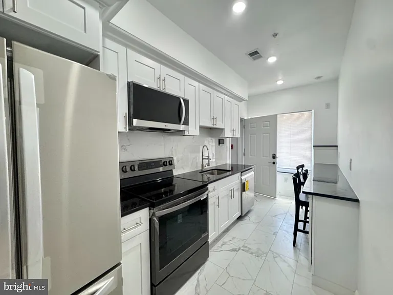 3825 Lancaster Ave #B — Photo 2