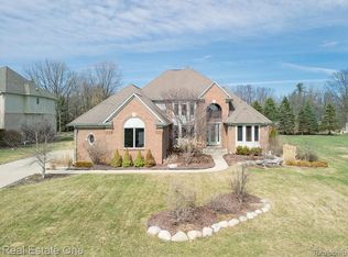 534 Parkland Hills Dr, Rochester, MI 48306