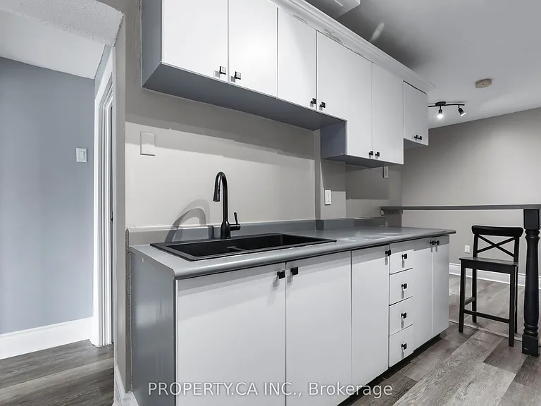 856 Weston Rd — Photo 10