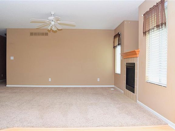 4th image of 5214 NE Hillcrest Dr