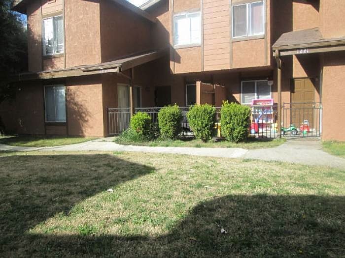 1st image of 1217 E Pasadena St