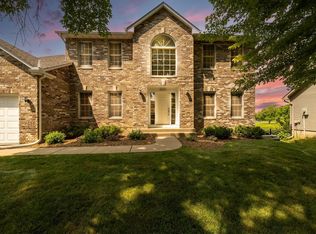 2564 Eagle Valley Dr, Woodbury, MN 55129