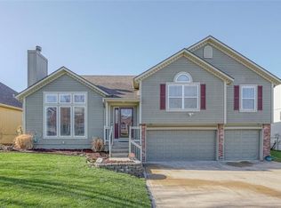 905 SE 15th St, Lees Summit, MO 64081