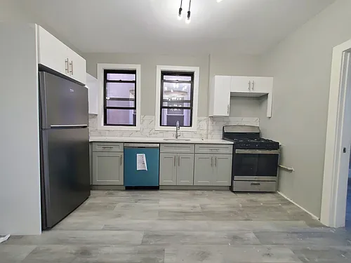 135 W 54th St Photo 1