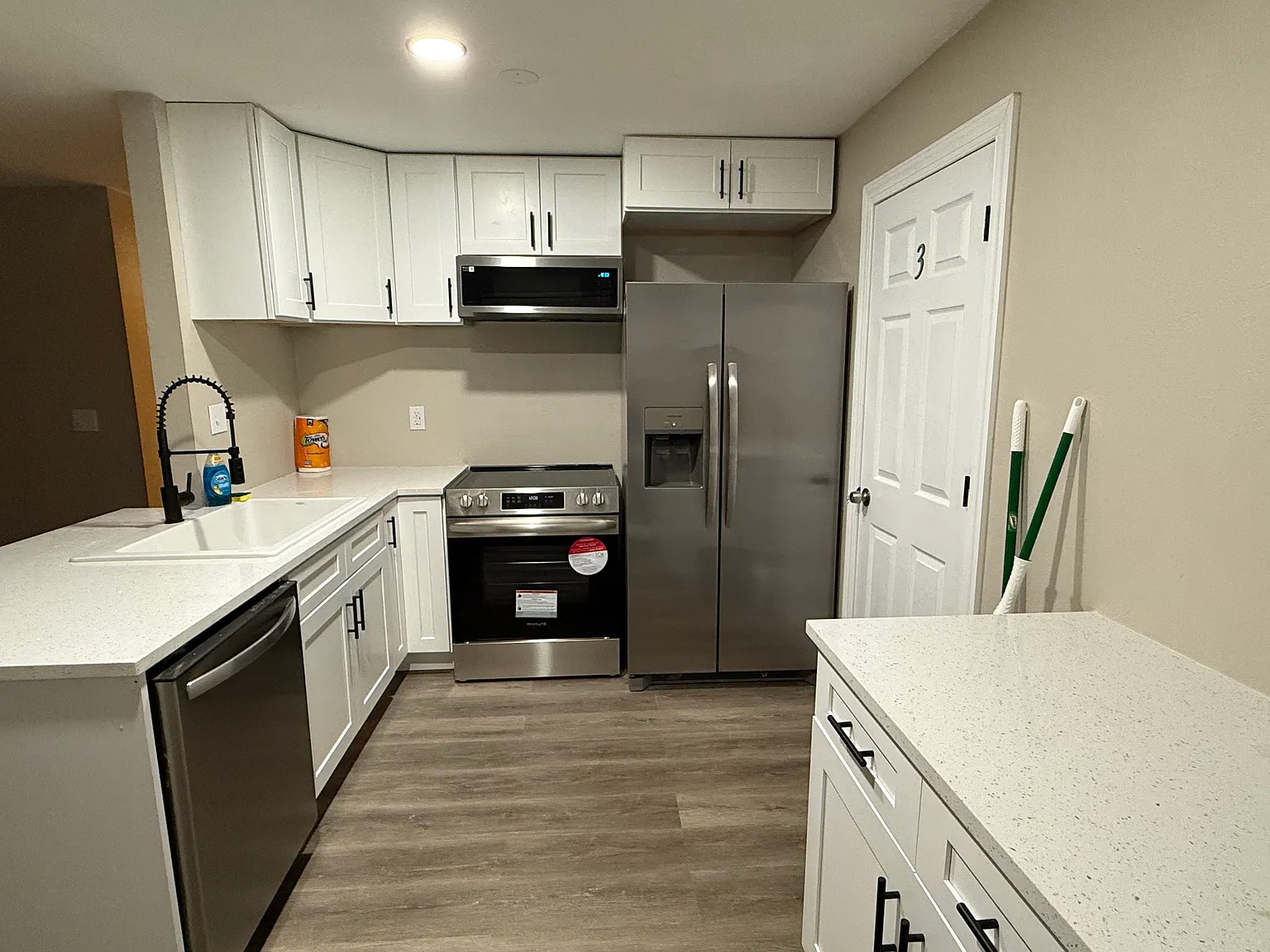 102 Shore Dr E — Photo 4