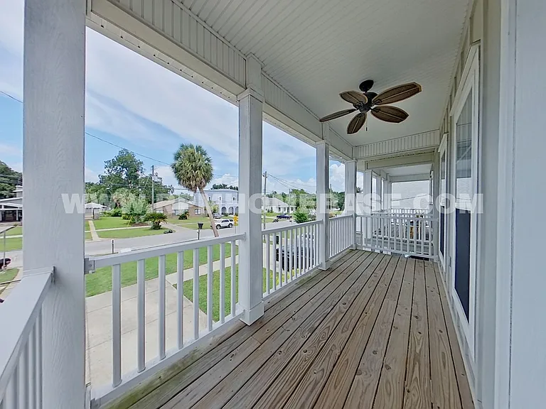 1705 E Gadsden St — Photo 16