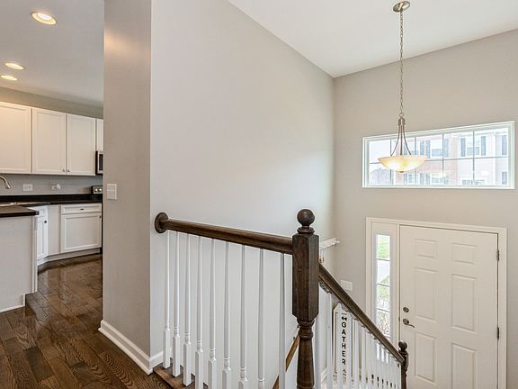 3rd image of 256 Lionel Dr