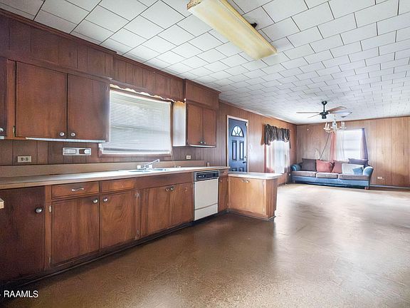 3rd image of 413 E Martin Luther King Jr Dr