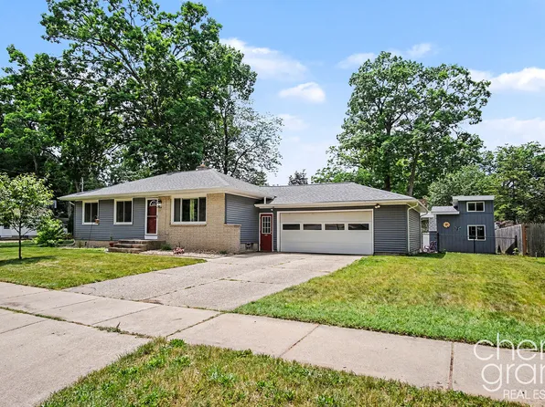 4631 Carrick Ave SE, Kentwood, MI 49508