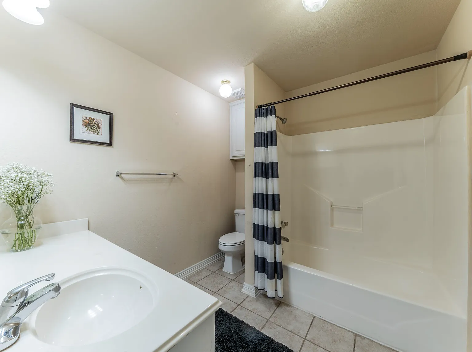 3 bed, 1250 sqft, $1,600 — Photo 2