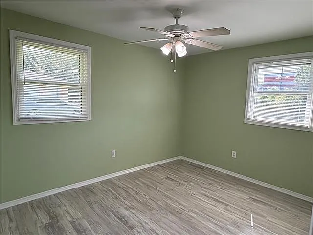 3068 Effie St — Photo 10