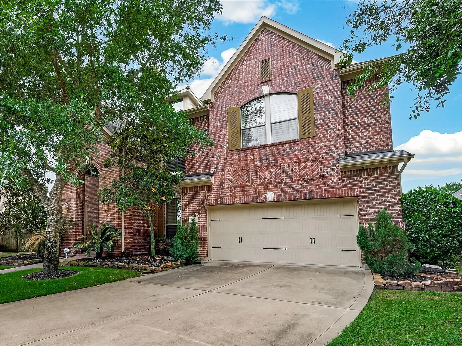 5 bed, 3.5 bath, 3850 sqft, $5,000 — Photo 3