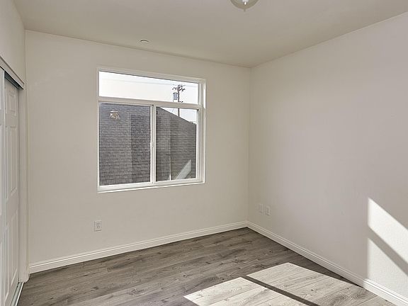 3rd image of 407 N Ardmore Ave #202