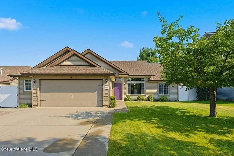3 bed, 2.0 bath, 1267 sqft, $2,595 — Photo 1