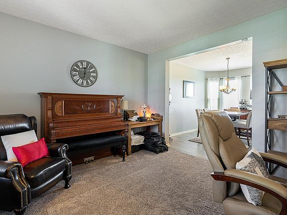 4th image of 8723 Linick Dr