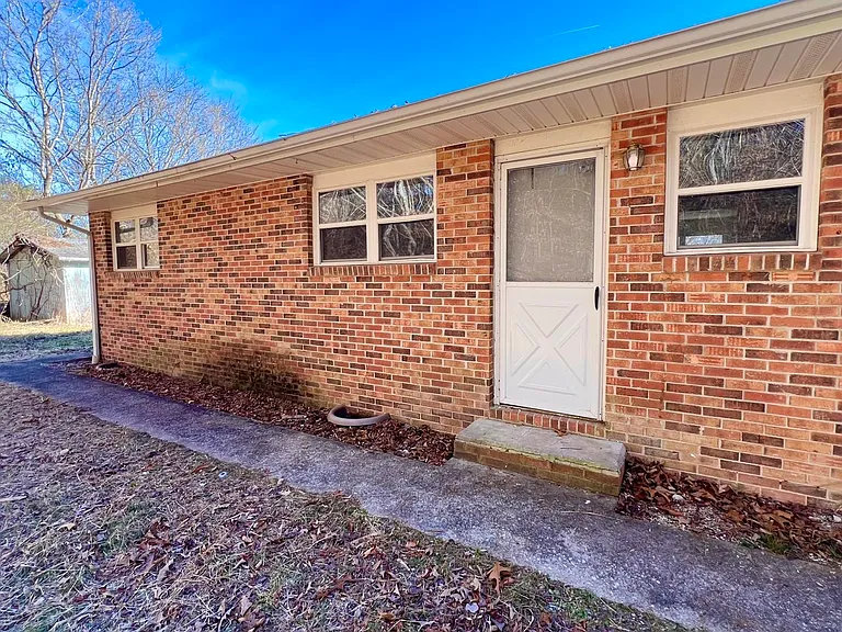 1332 Huger St — Photo 2