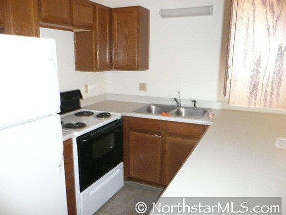4th image of 2047 Park Drive N