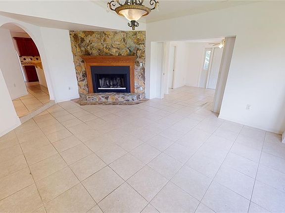 5th image of 18267 Grace Ave