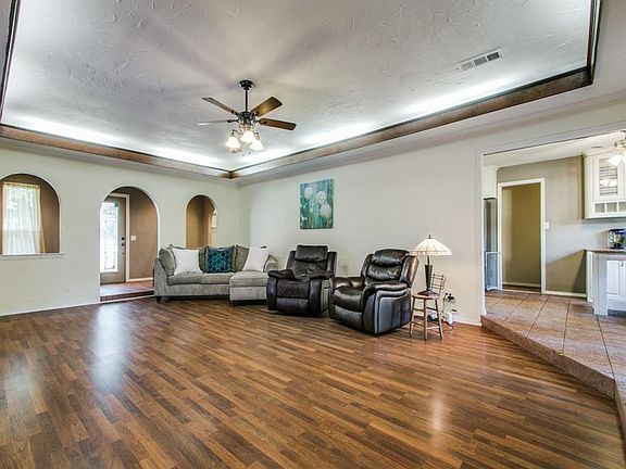 3rd image of 2517 Eucalyptus Dr