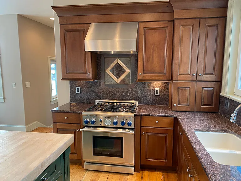 821 Broad St — Photo 14