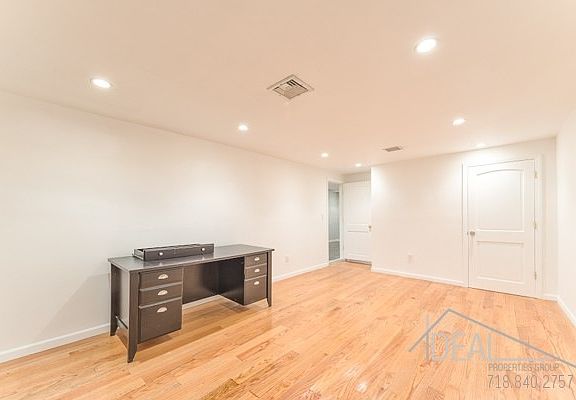 5th image of 444 Franklin Ave