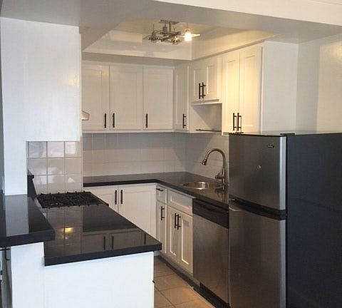 4th image of 439 S Hobart Blvd APT 303