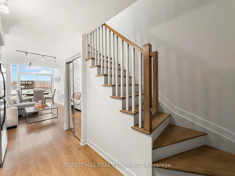775 King St W #425 — Photo 11