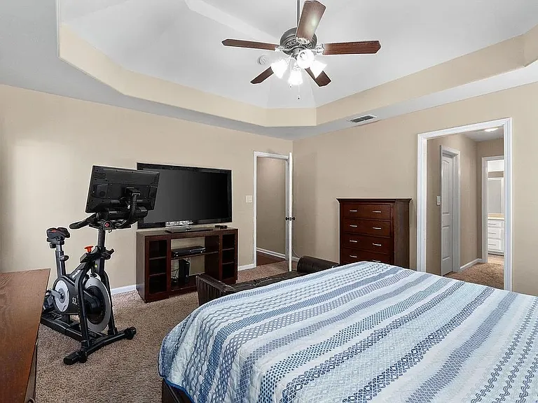 2231 Fairfax Dr — Photo 16