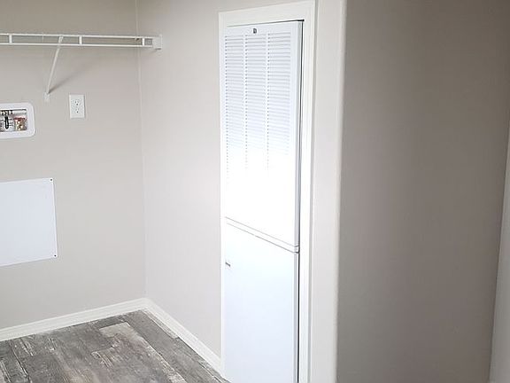 5th image of 60 E Ashland Ln