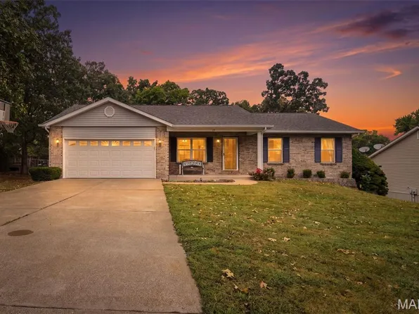 52 E Lakeview Dr, De Soto, MO 63020